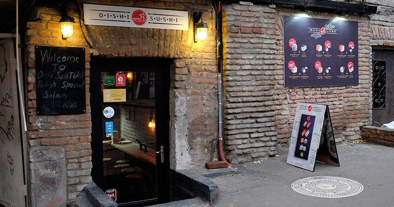 Суши-бар Oishi-Sushi в Тбилиси нанес оскорбление Россиянам!